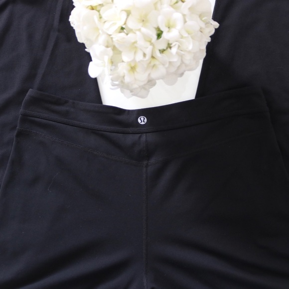 Lululemon black wide leg cropped workout pants - Picture 2 of 6